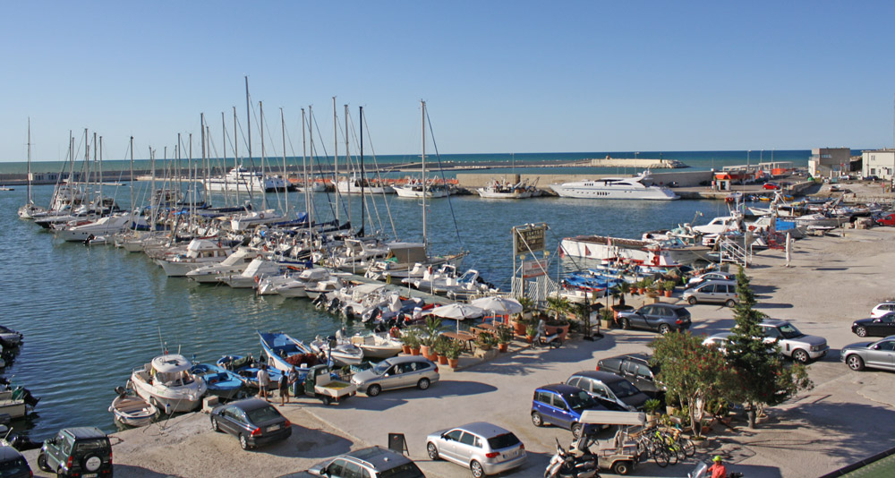 Der Hafen von Vieste